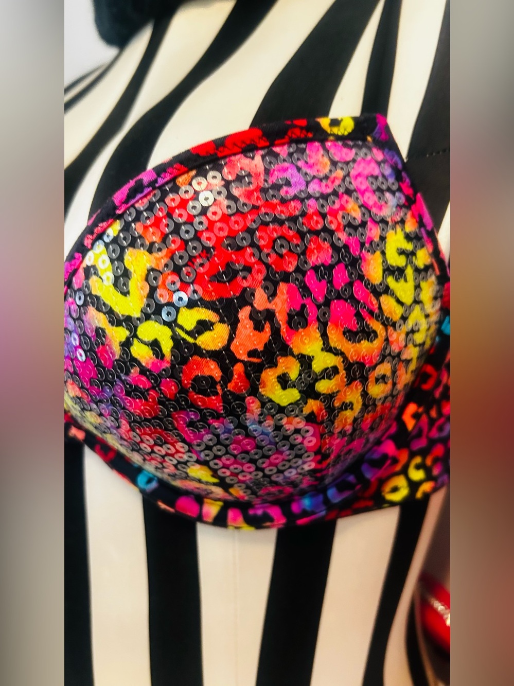 VS๐PINKโ- Vibrant ๐ Rainbow -Sequin Neon Leopard Print Push-Up Bra